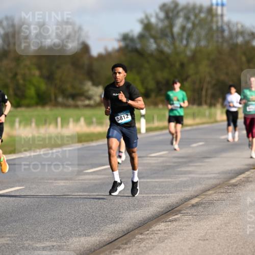 12.04.2026 - 45. Internationalen Wilhelmsburger Insellauf Dr. Thomas Lammeyer http://msf.ph/oto/9432292 12.04.2026 09:14:29 Laufen 91, 5585, 1, 5812 meine-sportfotos.de
