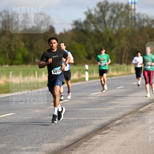 12.04.2026 - 45. Internationalen Wilhelmsburger Insellauf Dr. Thomas Lammeyer http://msf.ph/oto/9432293 12.04.2026 09:14:30 Laufen 5585, 1622, 1, 09, 5812 meine-sportfotos.de