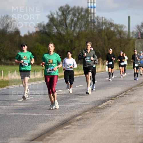 12.04.2026 - 45. Internationalen Wilhelmsburger Insellauf Dr. Thomas Lammeyer http://msf.ph/oto/9432315 12.04.2026 09:14:33 Laufen 2892, 4467, 505, 3929 meine-sportfotos.de