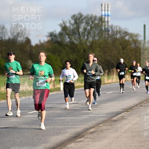 12.04.2026 - 45. Internationalen Wilhelmsburger Insellauf Dr. Thomas Lammeyer http://msf.ph/oto/9432321 12.04.2026 09:14:34 Laufen 2892, 5055, 4467, 3929, 343 meine-sportfotos.de