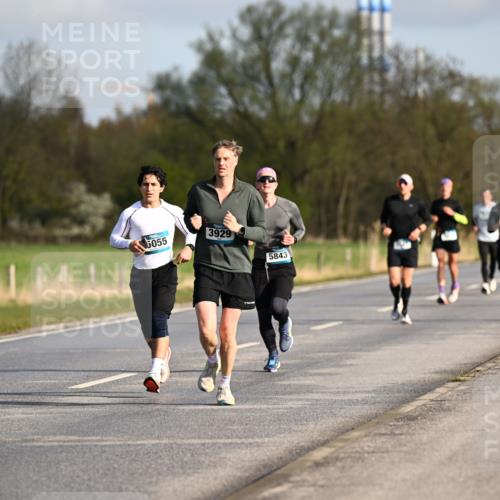 12.04.2026 - 45. Internationalen Wilhelmsburger Insellauf Dr. Thomas Lammeyer http://msf.ph/oto/9432324 12.04.2026 09:14:36 Laufen 4467, 5055, 3929, 5843 meine-sportfotos.de