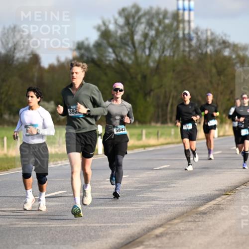 12.04.2026 - 45. Internationalen Wilhelmsburger Insellauf Dr. Thomas Lammeyer http://msf.ph/oto/9432331 12.04.2026 09:14:36 Laufen 392, 5843, 141 meine-sportfotos.de