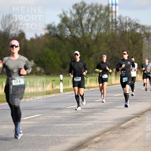 12.04.2026 - 45. Internationalen Wilhelmsburger Insellauf Dr. Thomas Lammeyer http://msf.ph/oto/9432345 12.04.2026 09:14:39 Laufen 5843, 3141, 2831, 4322 meine-sportfotos.de