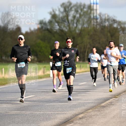 12.04.2026 - 45. Internationalen Wilhelmsburger Insellauf Dr. Thomas Lammeyer http://msf.ph/oto/9432364 12.04.2026 09:14:42 Laufen 3141, 541, 2831 meine-sportfotos.de