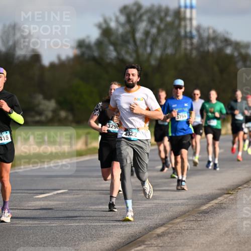 12.04.2026 - 45. Internationalen Wilhelmsburger Insellauf Dr. Thomas Lammeyer http://msf.ph/oto/9432384 12.04.2026 09:14:46 Laufen 31, 5415, 3296, 4322, 3759 meine-sportfotos.de