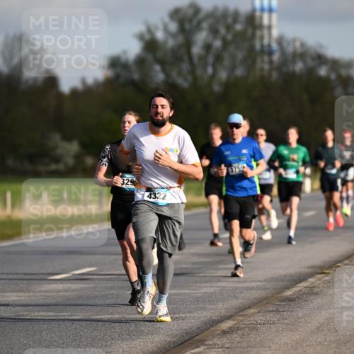 12.04.2026 - 45. Internationalen Wilhelmsburger Insellauf Dr. Thomas Lammeyer http://msf.ph/oto/9432388 12.04.2026 09:14:46 Laufen 329, 5415, 432, 3759 meine-sportfotos.de