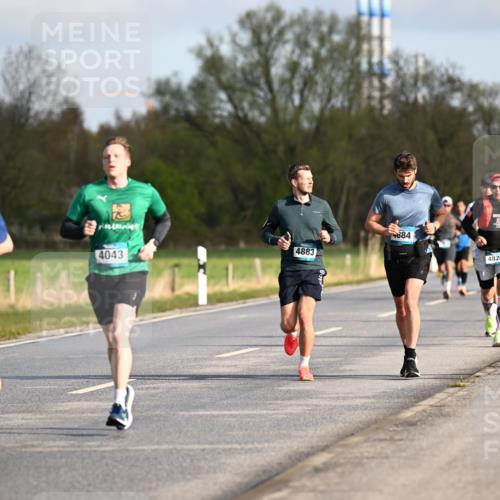12.04.2026 - 45. Internationalen Wilhelmsburger Insellauf Dr. Thomas Lammeyer http://msf.ph/oto/9432424 12.04.2026 09:14:52 Laufen 4043, 4883, 5331, 4884, 4829 meine-sportfotos.de