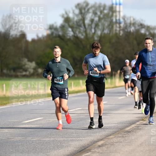 12.04.2026 - 45. Internationalen Wilhelmsburger Insellauf Dr. Thomas Lammeyer http://msf.ph/oto/9432437 12.04.2026 09:14:54 Laufen 043, 4883, 4884 meine-sportfotos.de