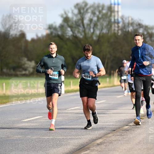 12.04.2026 - 45. Internationalen Wilhelmsburger Insellauf Dr. Thomas Lammeyer http://msf.ph/oto/9432439 12.04.2026 09:14:54 Laufen 4883, 4884 meine-sportfotos.de