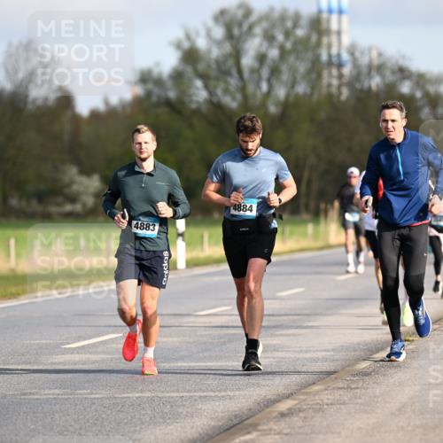 12.04.2026 - 45. Internationalen Wilhelmsburger Insellauf Dr. Thomas Lammeyer http://msf.ph/oto/9432440 12.04.2026 09:14:55 Laufen 4883, 4884 meine-sportfotos.de