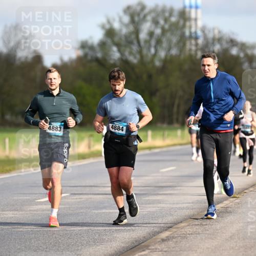 12.04.2026 - 45. Internationalen Wilhelmsburger Insellauf Dr. Thomas Lammeyer http://msf.ph/oto/9432445 12.04.2026 09:14:55 Laufen 4883, 4884 meine-sportfotos.de