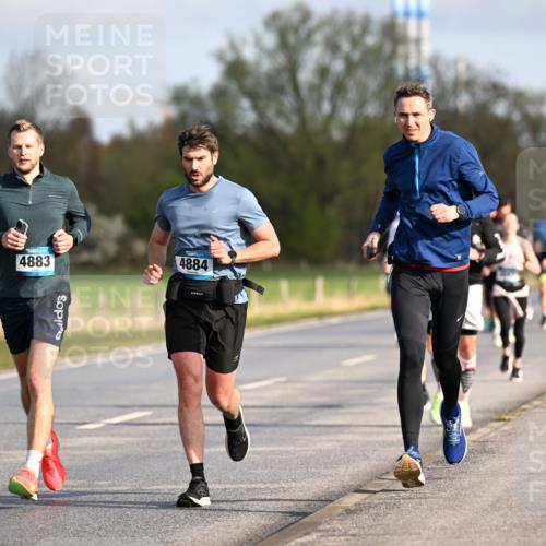 12.04.2026 - 45. Internationalen Wilhelmsburger Insellauf Dr. Thomas Lammeyer http://msf.ph/oto/9432447 12.04.2026 09:14:56 Laufen 4883, 4884 meine-sportfotos.de