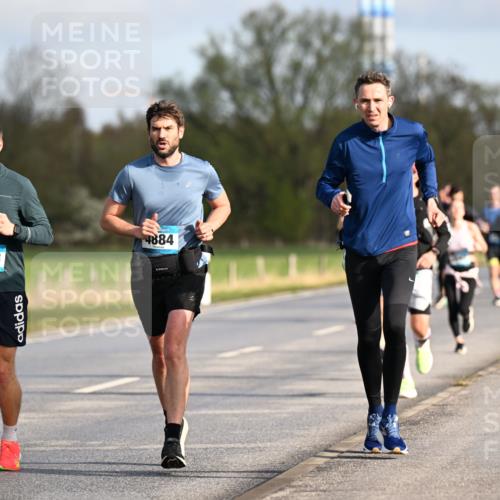 12.04.2026 - 45. Internationalen Wilhelmsburger Insellauf Dr. Thomas Lammeyer http://msf.ph/oto/9432449 12.04.2026 09:14:56 Laufen 4883, 4884 meine-sportfotos.de