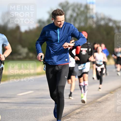 12.04.2026 - 45. Internationalen Wilhelmsburger Insellauf Dr. Thomas Lammeyer http://msf.ph/oto/9432460 12.04.2026 09:14:58 Laufen 4084 meine-sportfotos.de