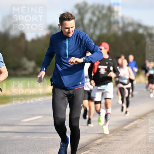 12.04.2026 - 45. Internationalen Wilhelmsburger Insellauf Dr. Thomas Lammeyer http://msf.ph/oto/9432461 12.04.2026 09:14:58 Laufen 4884 meine-sportfotos.de