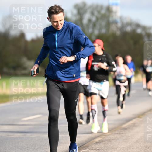 12.04.2026 - 45. Internationalen Wilhelmsburger Insellauf Dr. Thomas Lammeyer http://msf.ph/oto/9432462 12.04.2026 09:14:58 Laufen 4884 meine-sportfotos.de