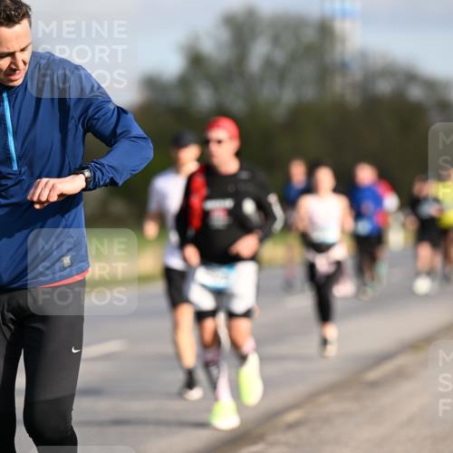 12.04.2026 - 45. Internationalen Wilhelmsburger Insellauf Dr. Thomas Lammeyer http://msf.ph/oto/9432469 12.04.2026 09:14:59 Laufen  meine-sportfotos.de