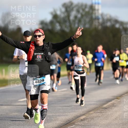 12.04.2026 - 45. Internationalen Wilhelmsburger Insellauf Dr. Thomas Lammeyer http://msf.ph/oto/9432473 12.04.2026 09:15:00 Laufen 4829 meine-sportfotos.de