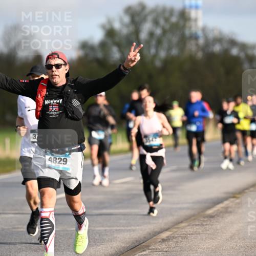12.04.2026 - 45. Internationalen Wilhelmsburger Insellauf Dr. Thomas Lammeyer http://msf.ph/oto/9432475 12.04.2026 09:15:00 Laufen 3, 4829 meine-sportfotos.de