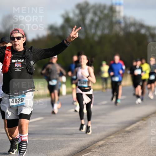 12.04.2026 - 45. Internationalen Wilhelmsburger Insellauf Dr. Thomas Lammeyer http://msf.ph/oto/9432478 12.04.2026 09:15:01 Laufen 4829, 36, 43 meine-sportfotos.de