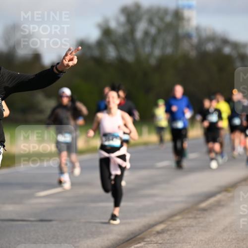 12.04.2026 - 45. Internationalen Wilhelmsburger Insellauf Dr. Thomas Lammeyer http://msf.ph/oto/9432482 12.04.2026 09:15:01 Laufen 482 meine-sportfotos.de