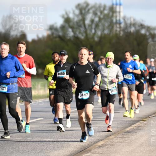 12.04.2026 - 45. Internationalen Wilhelmsburger Insellauf Dr. Thomas Lammeyer http://msf.ph/oto/9432519 12.04.2026 09:15:07 Laufen 4521, 4050, 3447, 3605, 3238, 314 meine-sportfotos.de