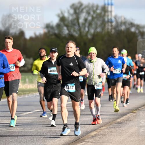 12.04.2026 - 45. Internationalen Wilhelmsburger Insellauf Dr. Thomas Lammeyer http://msf.ph/oto/9432522 12.04.2026 09:15:08 Laufen 4521, 93, 4050, 3447, 00, 3605, 3238, 144 meine-sportfotos.de