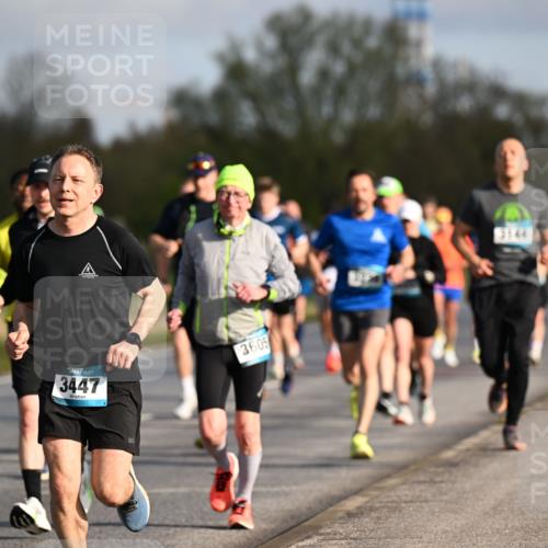 12.04.2026 - 45. Internationalen Wilhelmsburger Insellauf Dr. Thomas Lammeyer http://msf.ph/oto/9432532 12.04.2026 09:15:09 Laufen 3, 3447, 3605 meine-sportfotos.de
