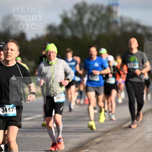 12.04.2026 - 45. Internationalen Wilhelmsburger Insellauf Dr. Thomas Lammeyer http://msf.ph/oto/9432533 12.04.2026 09:15:10 Laufen 3447, 3605 meine-sportfotos.de