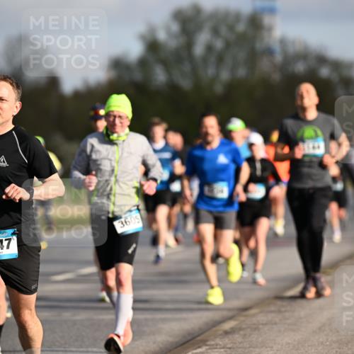 12.04.2026 - 45. Internationalen Wilhelmsburger Insellauf Dr. Thomas Lammeyer http://msf.ph/oto/9432534 12.04.2026 09:15:10 Laufen 3447, 3605 meine-sportfotos.de