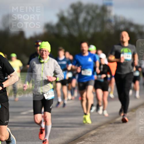 12.04.2026 - 45. Internationalen Wilhelmsburger Insellauf Dr. Thomas Lammeyer http://msf.ph/oto/9432535 12.04.2026 09:15:10 Laufen 3447, 3609 meine-sportfotos.de