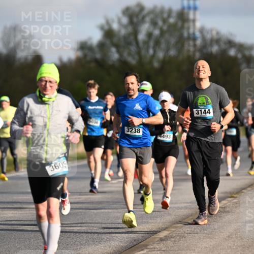12.04.2026 - 45. Internationalen Wilhelmsburger Insellauf Dr. Thomas Lammeyer http://msf.ph/oto/9432536 12.04.2026 09:15:10 Laufen 3605, 3238, 4493, 3144 meine-sportfotos.de
