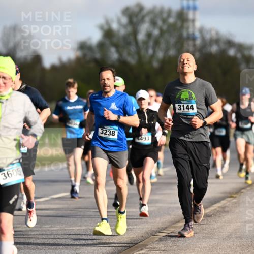 12.04.2026 - 45. Internationalen Wilhelmsburger Insellauf Dr. Thomas Lammeyer http://msf.ph/oto/9432541 12.04.2026 09:15:11 Laufen 480, 3605, 3238, 4493, 3144 meine-sportfotos.de
