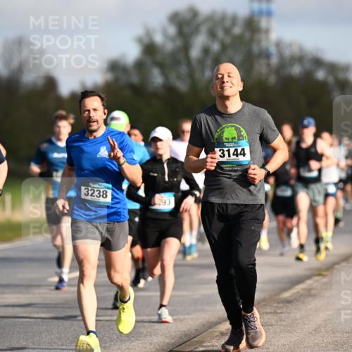 12.04.2026 - 45. Internationalen Wilhelmsburger Insellauf Dr. Thomas Lammeyer http://msf.ph/oto/9432547 12.04.2026 09:15:12 Laufen 05, 4000, 3238, 93, 3144 meine-sportfotos.de