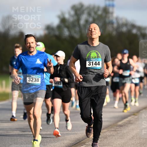 12.04.2026 - 45. Internationalen Wilhelmsburger Insellauf Dr. Thomas Lammeyer http://msf.ph/oto/9432549 12.04.2026 09:15:12 Laufen 4000, 3238, 1493, 3144 meine-sportfotos.de
