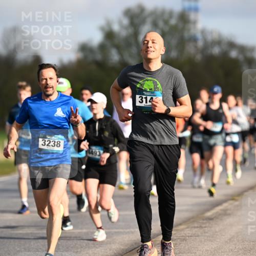 12.04.2026 - 45. Internationalen Wilhelmsburger Insellauf Dr. Thomas Lammeyer http://msf.ph/oto/9432550 12.04.2026 09:15:12 Laufen 4000, 3238, 314 meine-sportfotos.de