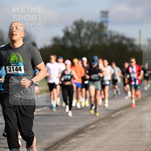 12.04.2026 - 45. Internationalen Wilhelmsburger Insellauf Dr. Thomas Lammeyer http://msf.ph/oto/9432556 12.04.2026 09:15:14 Laufen 3144 meine-sportfotos.de