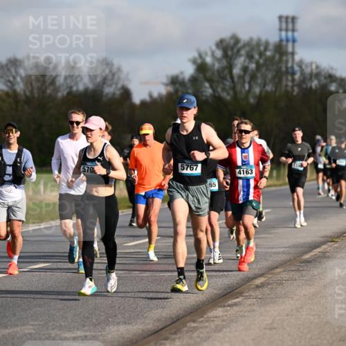 12.04.2026 - 45. Internationalen Wilhelmsburger Insellauf Dr. Thomas Lammeyer http://msf.ph/oto/9432565 12.04.2026 09:15:16 Laufen 6534, 5042, 570, 5767, 65, 4163 meine-sportfotos.de