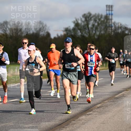 12.04.2026 - 45. Internationalen Wilhelmsburger Insellauf Dr. Thomas Lammeyer http://msf.ph/oto/9432566 12.04.2026 09:15:16 Laufen 042, 8, 4, 4163, 5708, 576, 065 meine-sportfotos.de