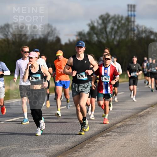 12.04.2026 - 45. Internationalen Wilhelmsburger Insellauf Dr. Thomas Lammeyer http://msf.ph/oto/9432567 12.04.2026 09:15:16 Laufen 34, 5767, 5708, 4163 meine-sportfotos.de