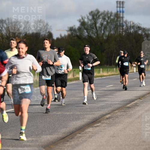 12.04.2026 - 45. Internationalen Wilhelmsburger Insellauf Dr. Thomas Lammeyer http://msf.ph/oto/9432585 12.04.2026 09:15:19 Laufen 4163, 3066, 2559, 4980, 4679, 2115 meine-sportfotos.de