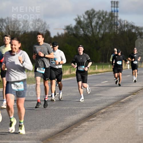 12.04.2026 - 45. Internationalen Wilhelmsburger Insellauf Dr. Thomas Lammeyer http://msf.ph/oto/9432586 12.04.2026 09:15:20 Laufen 4163, 3066, 2559, 4679, 2115, 4329 meine-sportfotos.de