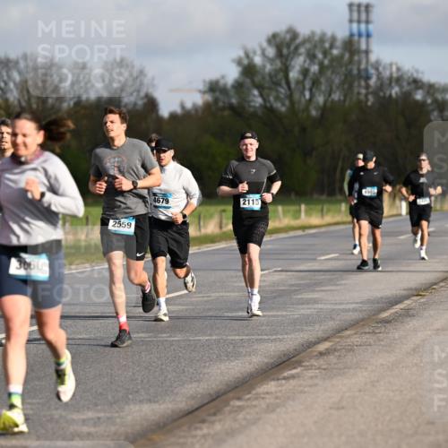 12.04.2026 - 45. Internationalen Wilhelmsburger Insellauf Dr. Thomas Lammeyer http://msf.ph/oto/9432587 12.04.2026 09:15:20 Laufen 3066, 2559, 4679, 2115, 329 meine-sportfotos.de