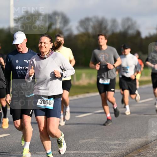 12.04.2026 - 45. Internationalen Wilhelmsburger Insellauf Dr. Thomas Lammeyer http://msf.ph/oto/9432590 12.04.2026 09:15:21 Laufen 3065, 3066 meine-sportfotos.de