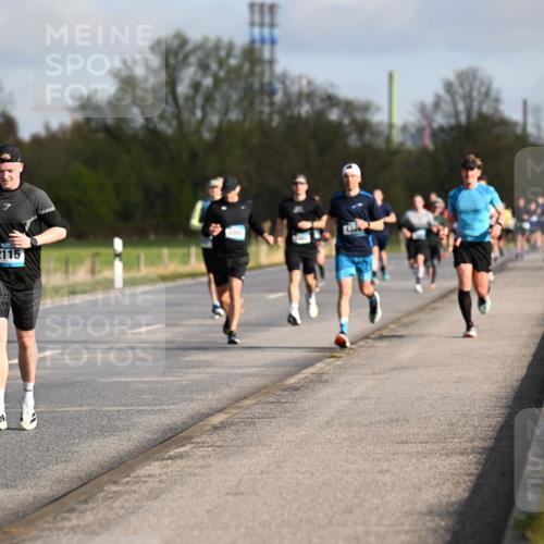 12.04.2026 - 45. Internationalen Wilhelmsburger Insellauf Dr. Thomas Lammeyer http://msf.ph/oto/9432594 12.04.2026 09:15:21 Laufen 679, 2115, 2 meine-sportfotos.de