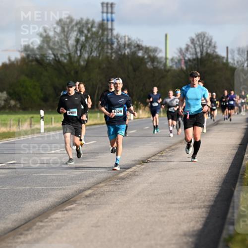 12.04.2026 - 45. Internationalen Wilhelmsburger Insellauf Dr. Thomas Lammeyer http://msf.ph/oto/9432598 12.04.2026 09:15:23 Laufen 15, 4980, 4329 meine-sportfotos.de
