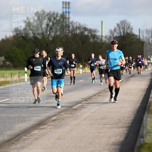 12.04.2026 - 45. Internationalen Wilhelmsburger Insellauf Dr. Thomas Lammeyer http://msf.ph/oto/9432602 12.04.2026 09:15:23 Laufen 4980, 4329 meine-sportfotos.de