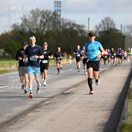 12.04.2026 - 45. Internationalen Wilhelmsburger Insellauf Dr. Thomas Lammeyer http://msf.ph/oto/9432605 12.04.2026 09:15:24 Laufen 432, 348 meine-sportfotos.de