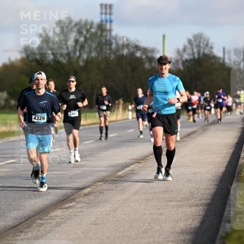 12.04.2026 - 45. Internationalen Wilhelmsburger Insellauf Dr. Thomas Lammeyer http://msf.ph/oto/9432609 12.04.2026 09:15:25 Laufen 4329, 3485 meine-sportfotos.de