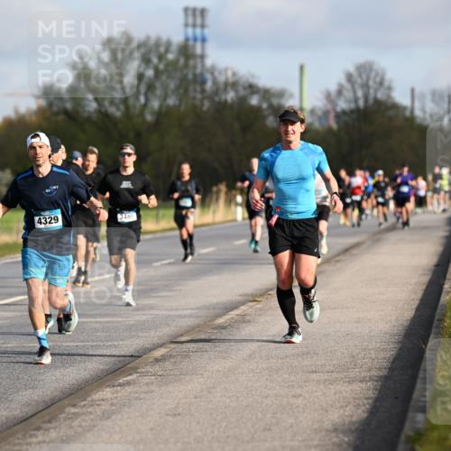 12.04.2026 - 45. Internationalen Wilhelmsburger Insellauf Dr. Thomas Lammeyer http://msf.ph/oto/9432611 12.04.2026 09:15:25 Laufen 4329, 3485 meine-sportfotos.de